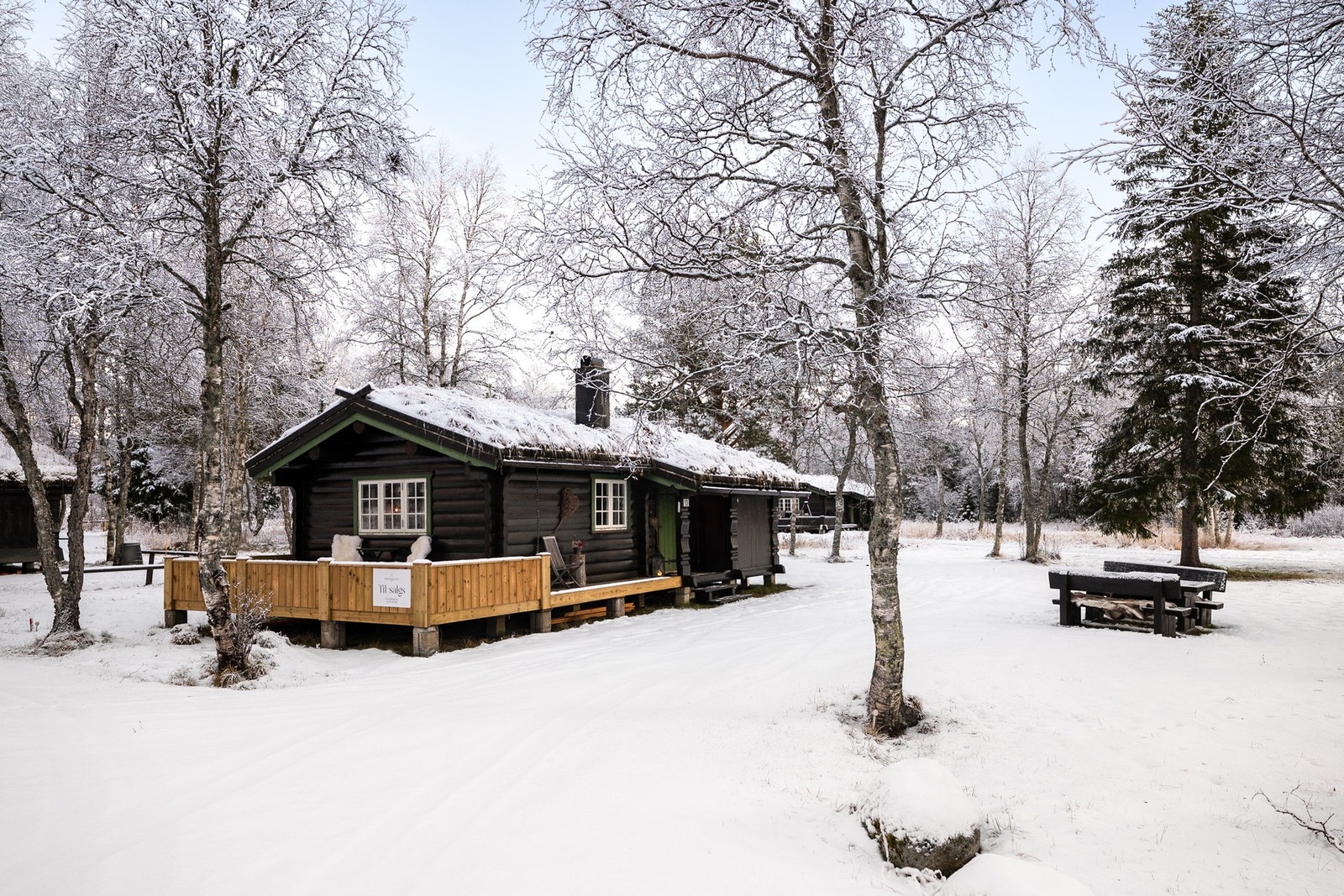 Helårs bilvei til døra og god plass til parkering på egen tomt Galleribilde