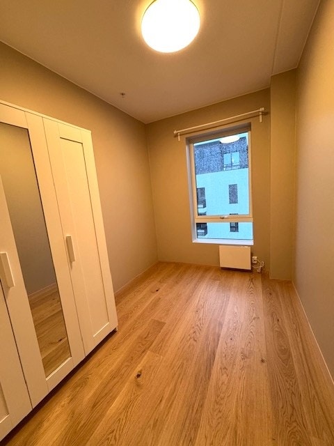 Soverom 2 med garderobeskap. Galleribilde