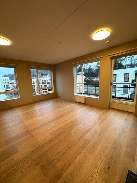 Stue med utsikt. Lys og trivelig stue. Galleribilde