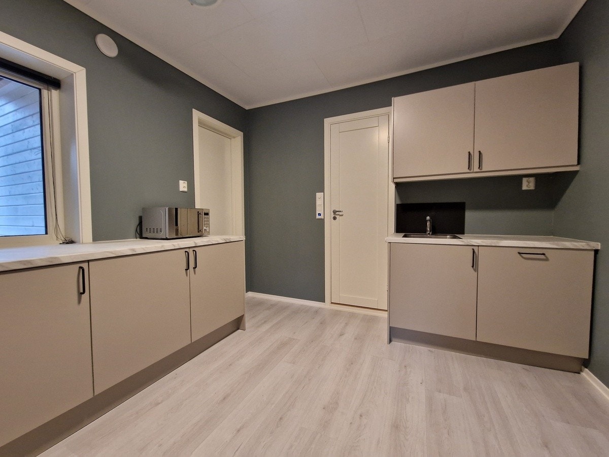 Enough space for an extra fridge for those who buy in bulk Galleribilde