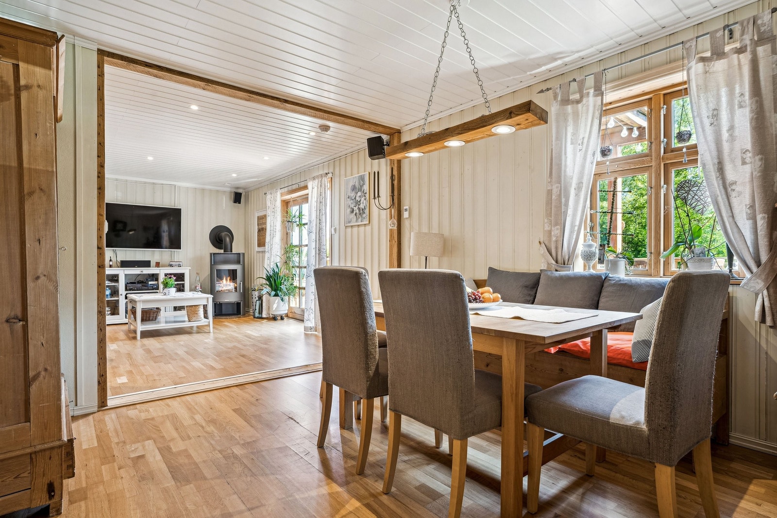 Spisestue 1.etasje Galleribilde