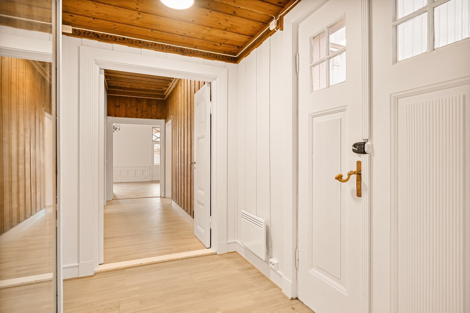 leiligheten har egen inngang. Galleribilde