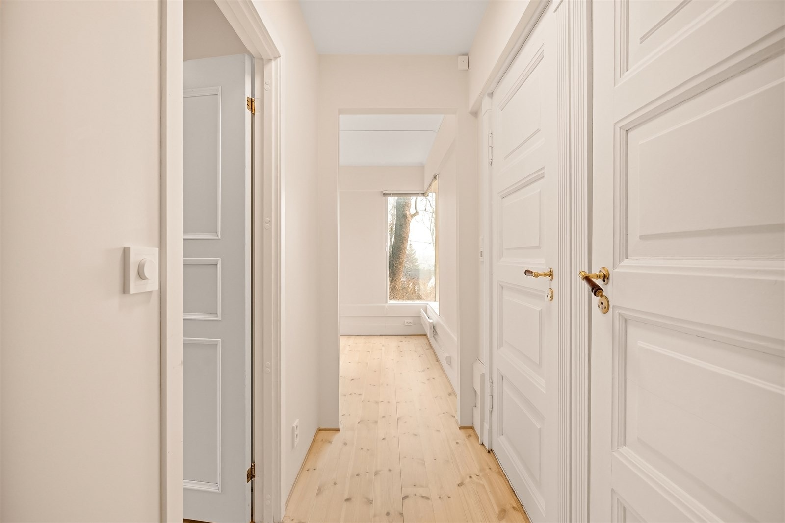 Mellomgang til 2 soverom og dusjbad. Galleribilde