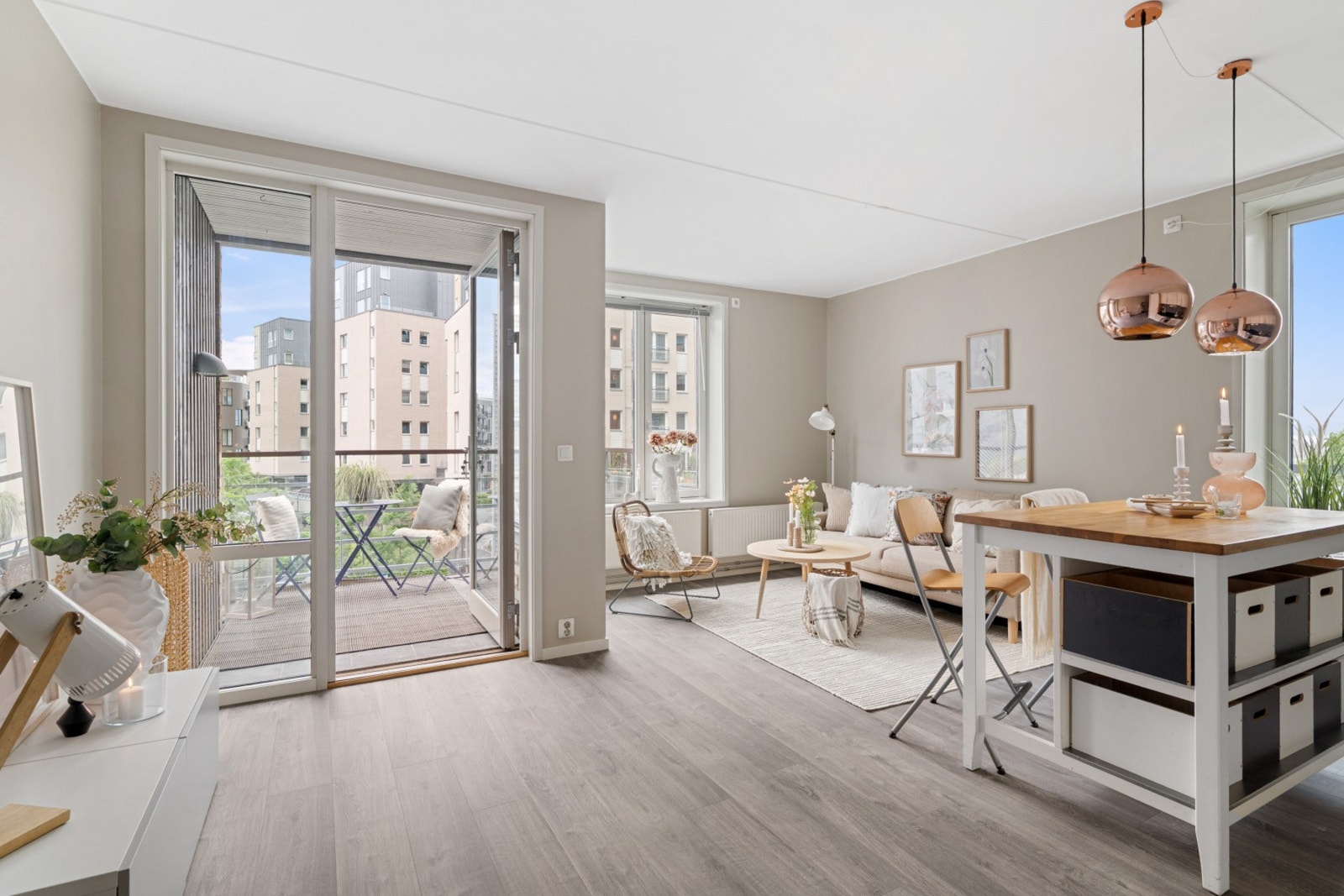 EiendomsMegler 1 ved Markus Tangvik har gleden av å presentere en stilren 2-roms leilighet i Dyre Halses gate 8 på Solsiden. Foto: Krokstad & Nervik Boligfotografer, (Jens Martin Nervik) Galleribilde