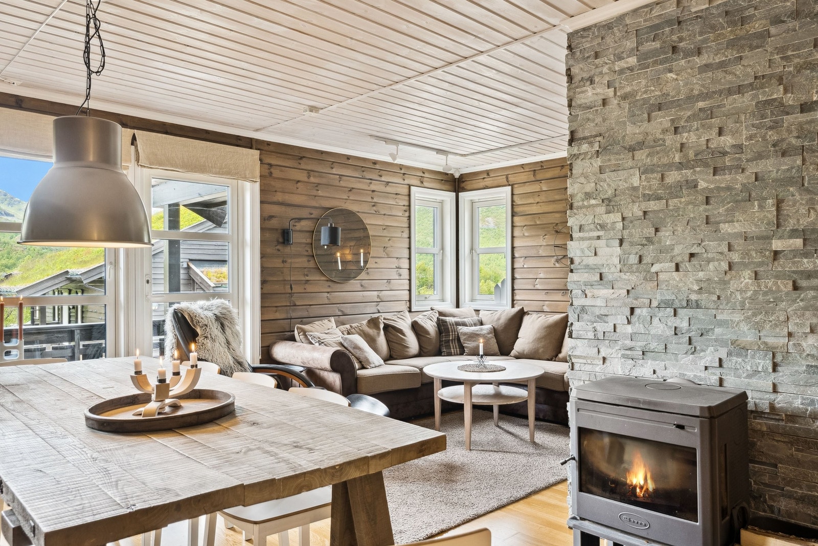 Koselig og velholdt leilighet med god plass til hele familien. Galleribilde