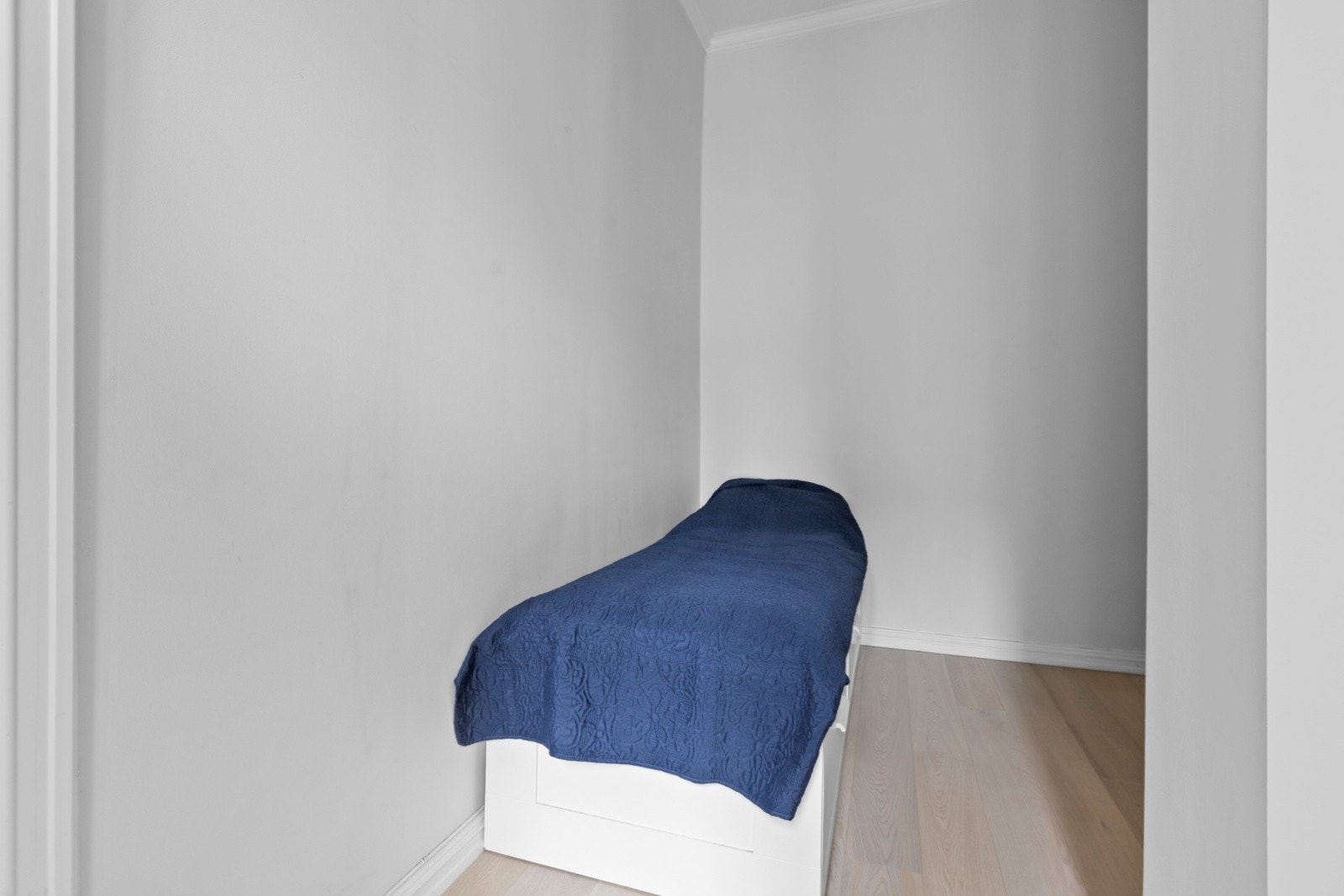 Alkoven gir en lun og effektiv soveplass. Galleribilde