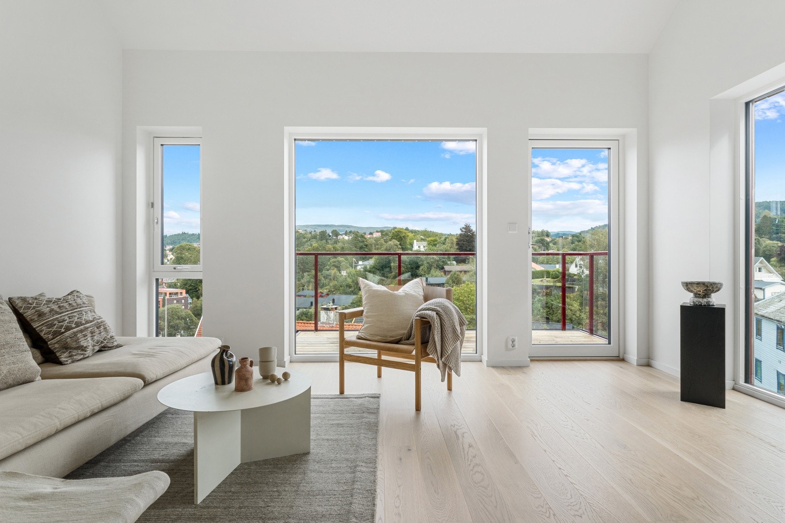 EIE eiendomsmegling ved Ina Sande Sætre har gleden av å presentere Gamle Kirkevegen 7J! Foto: iMotiv, Arvid Berg. Galleribilde