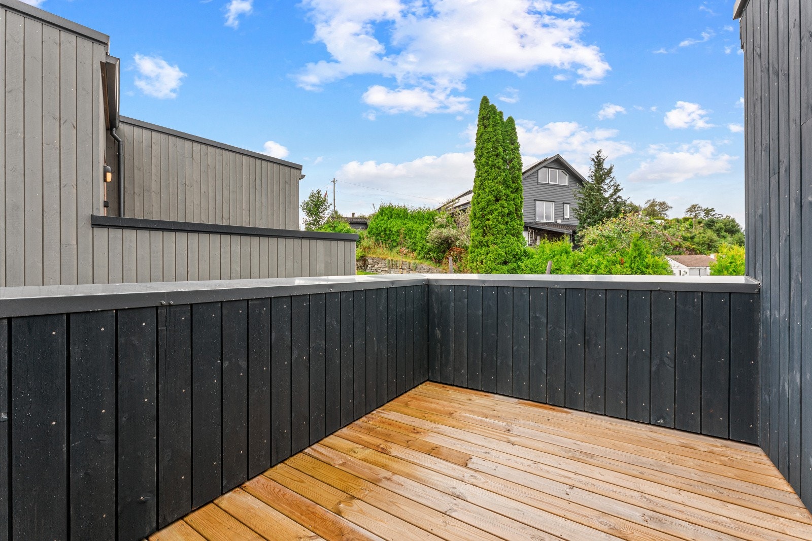 Nok en herlig uteplass med gode solforhold. Galleribilde