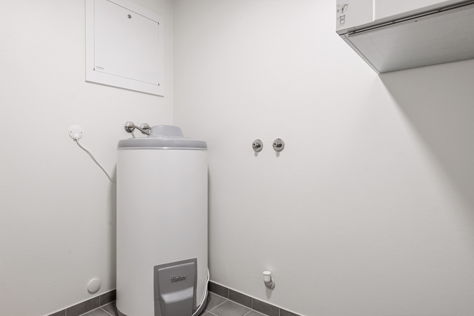 God plass til vaskemasking og tørketrommel. Galleribilde