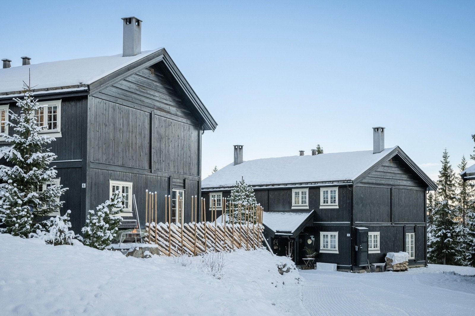 TIlbringerløypen er 30 meter fra hytta, og denne tar deg enkelt ut i anlegget og like enkelt hjem igjen etter en aktiv dag ute! Galleribilde