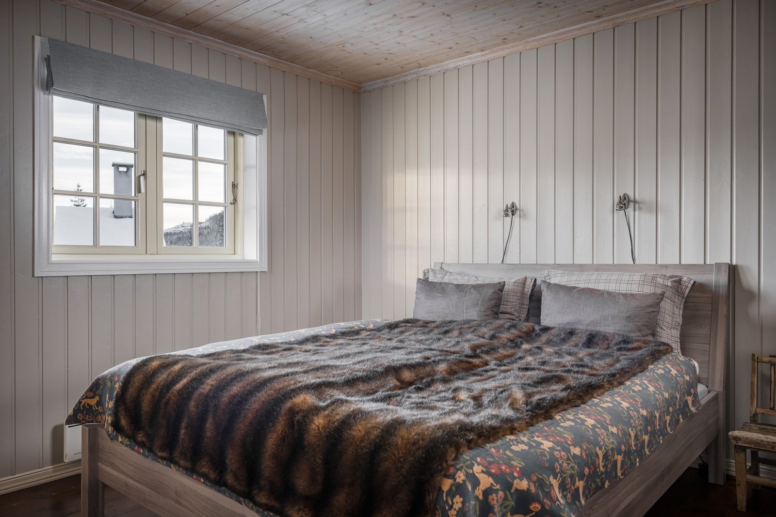 Soverom 1 er av god størrelse med god plass til dobbeltseng! Galleribilde