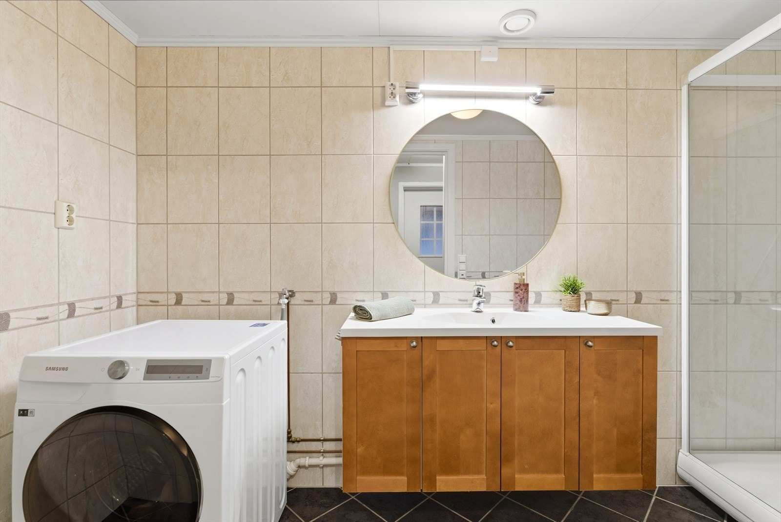 Opplegg for vaskemaskin. Galleribilde