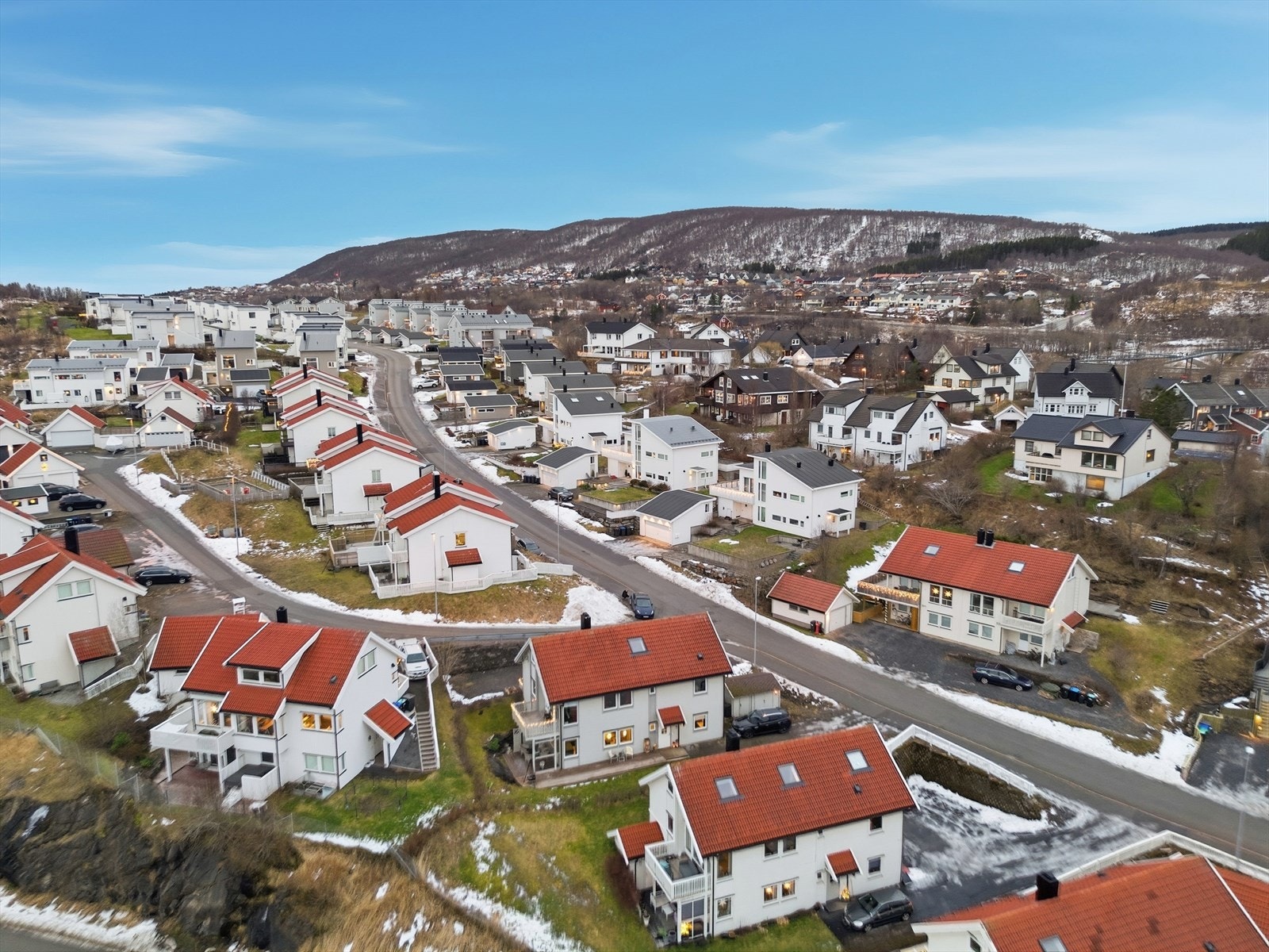 Rimelig nytt bolig område, etablert fra på fra 2008-2009. Galleribilde