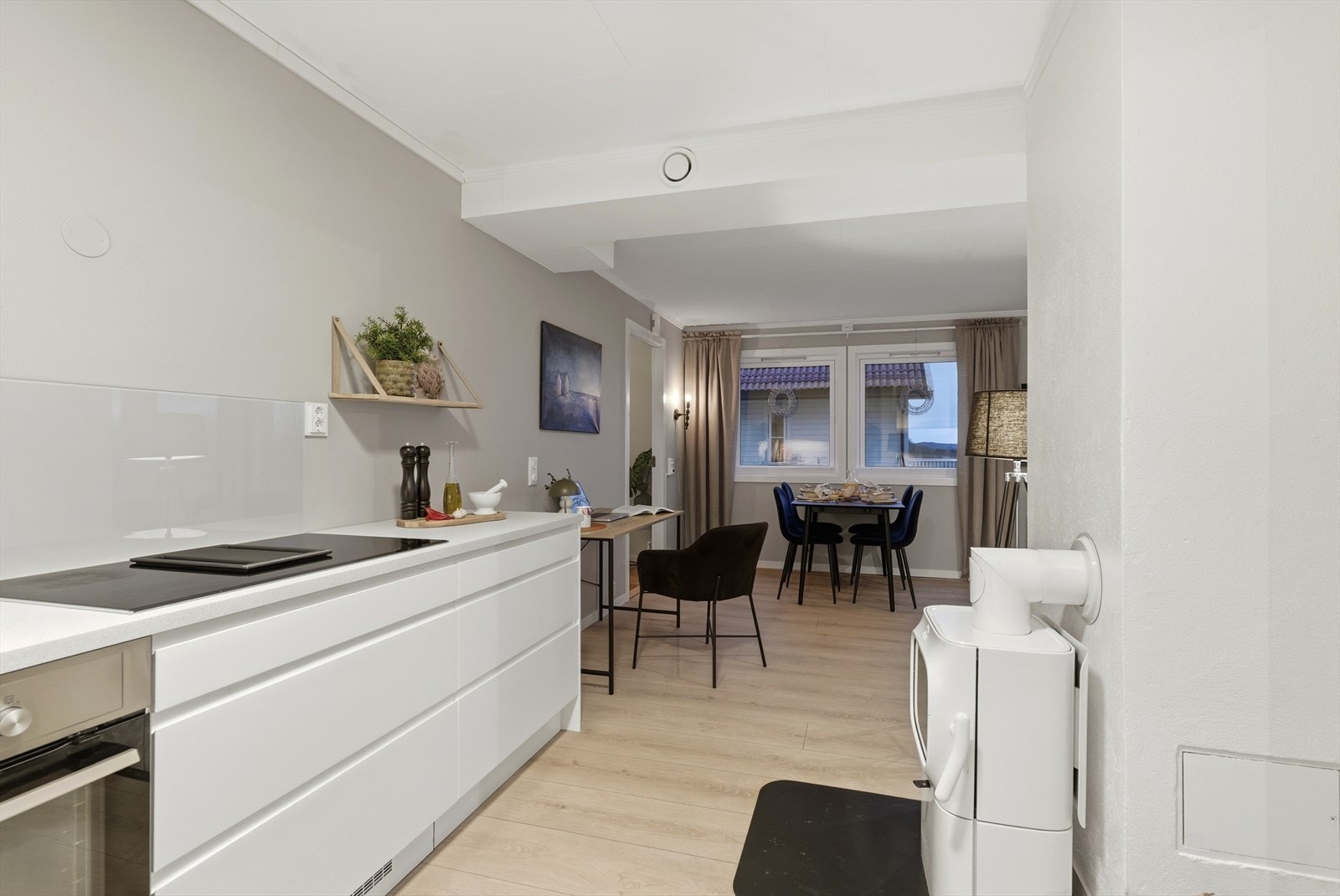 Kjøkken/spisestuedel Galleribilde