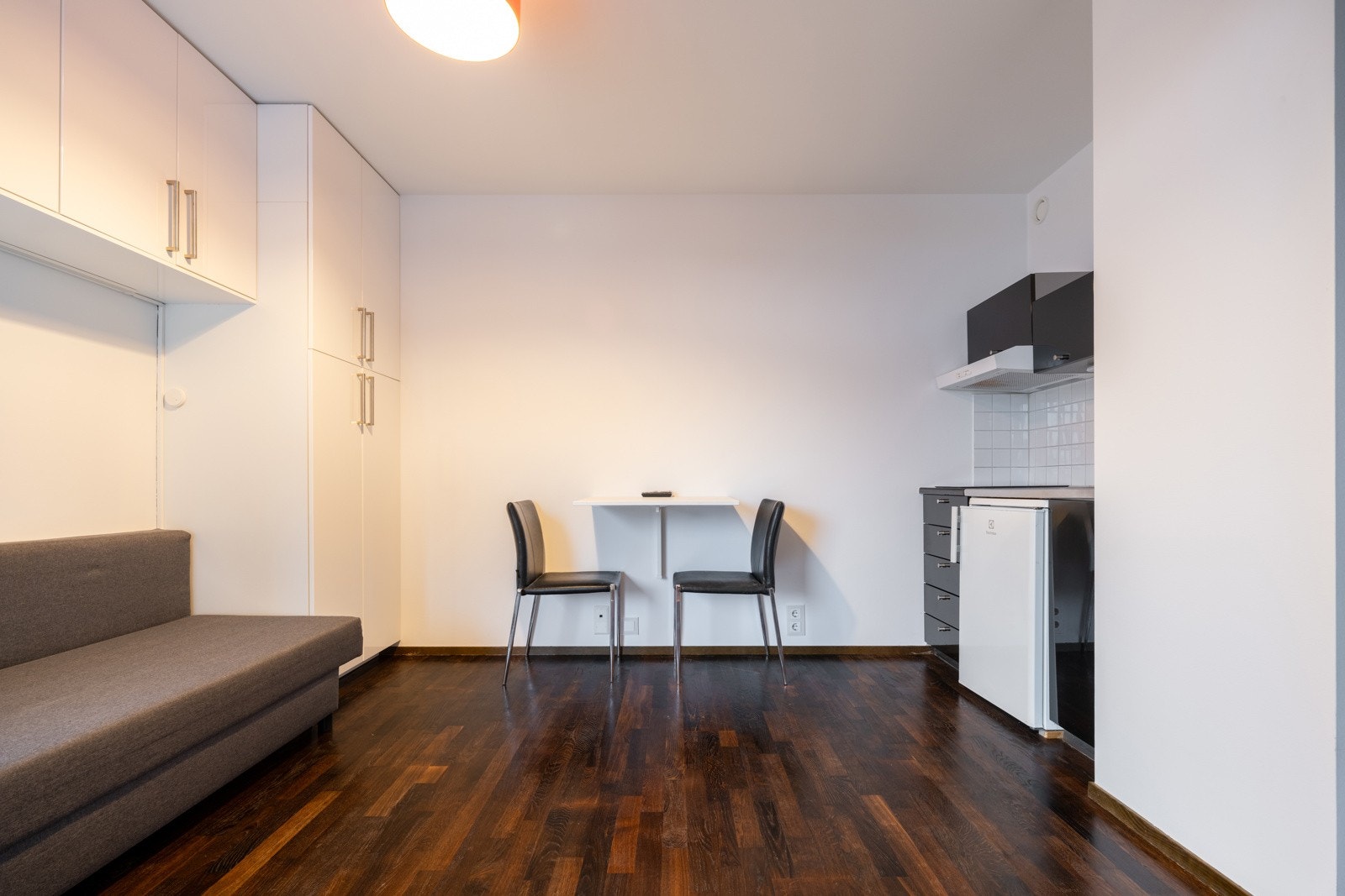 Velkommen inn til hybeldelen. 1-roms på ca. 15 m². Galleribilde