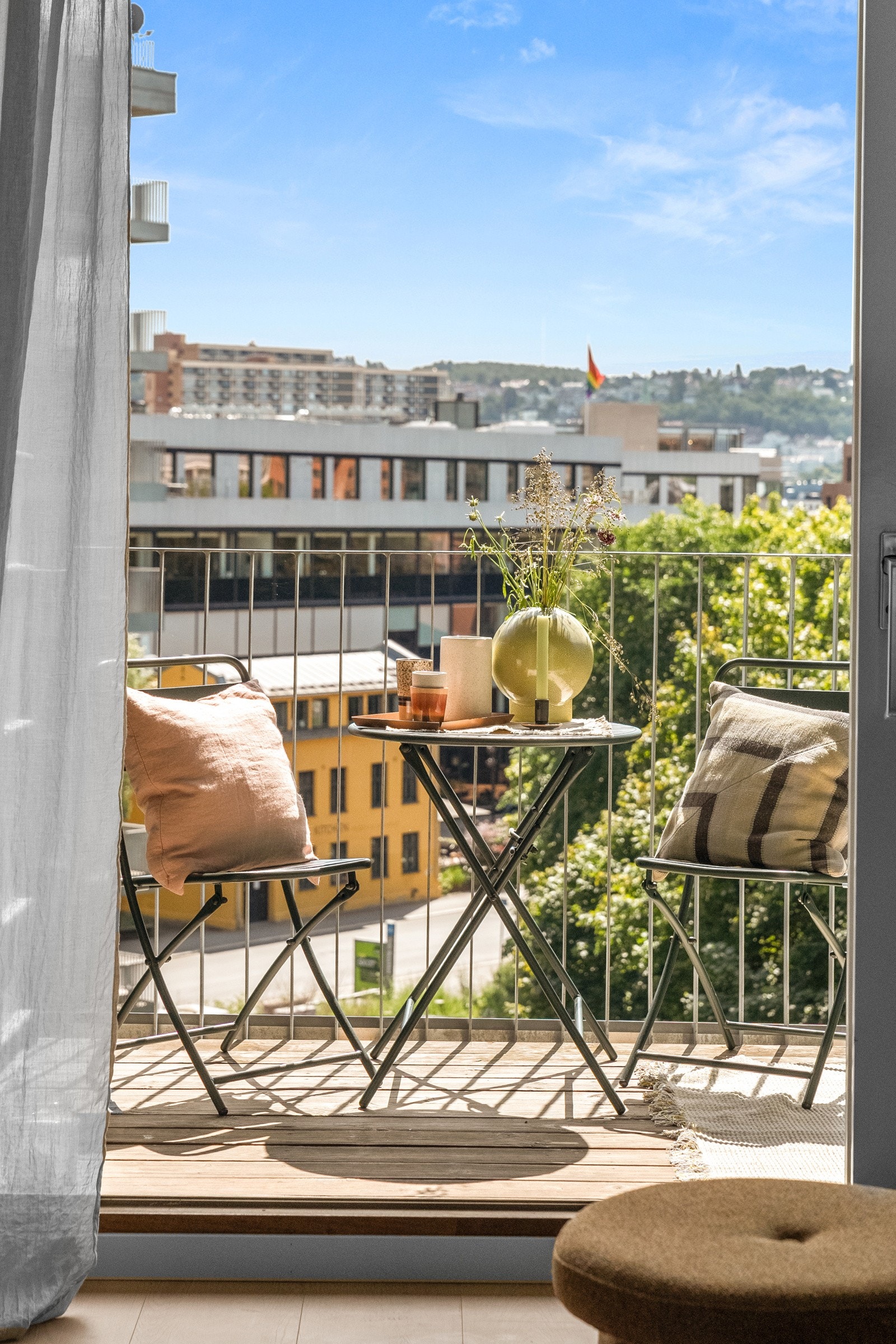 Fra stuen er det utgang til en herlig balkong på 6m². Galleribilde