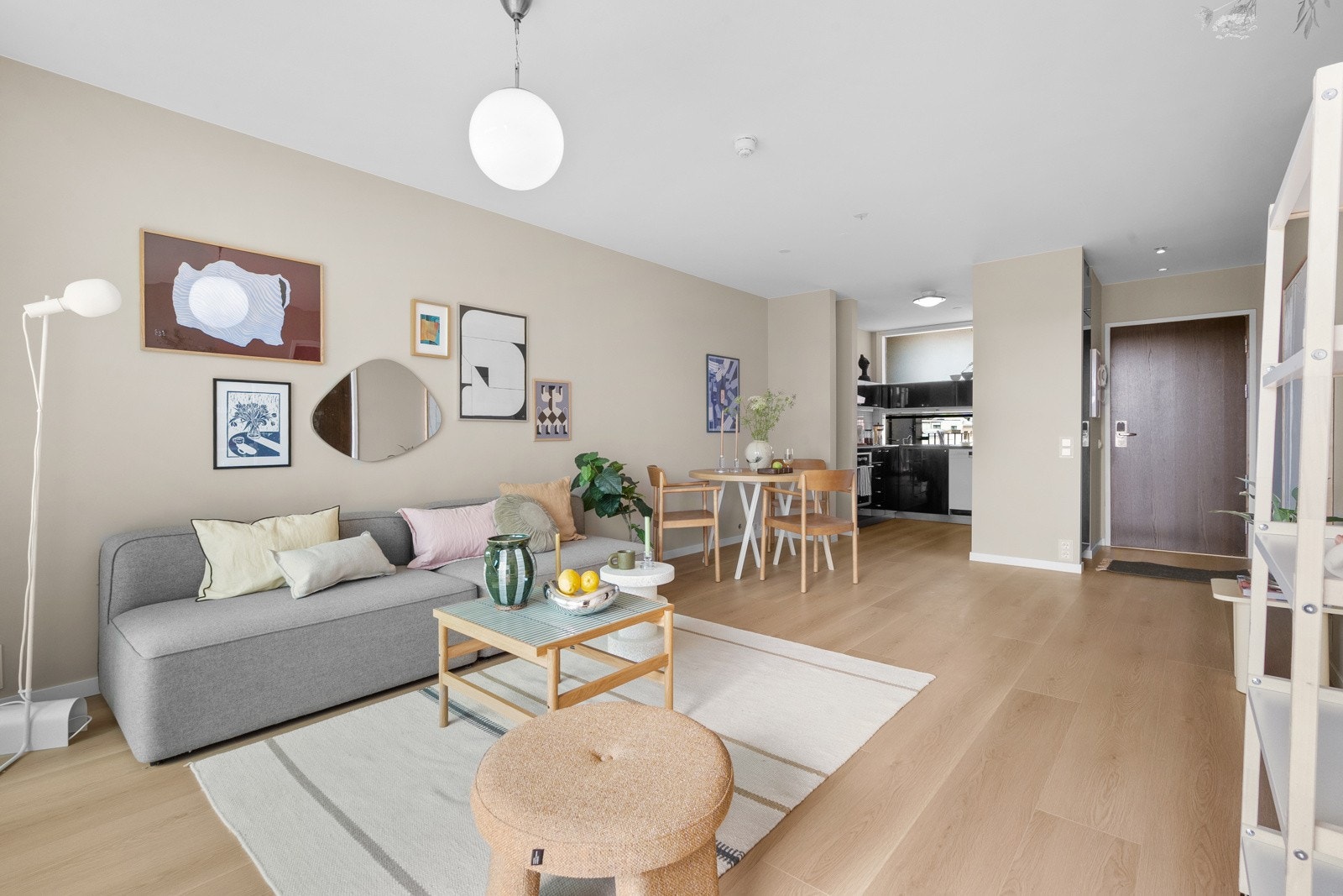 Det er vannbåren varme i gulvet. Galleribilde