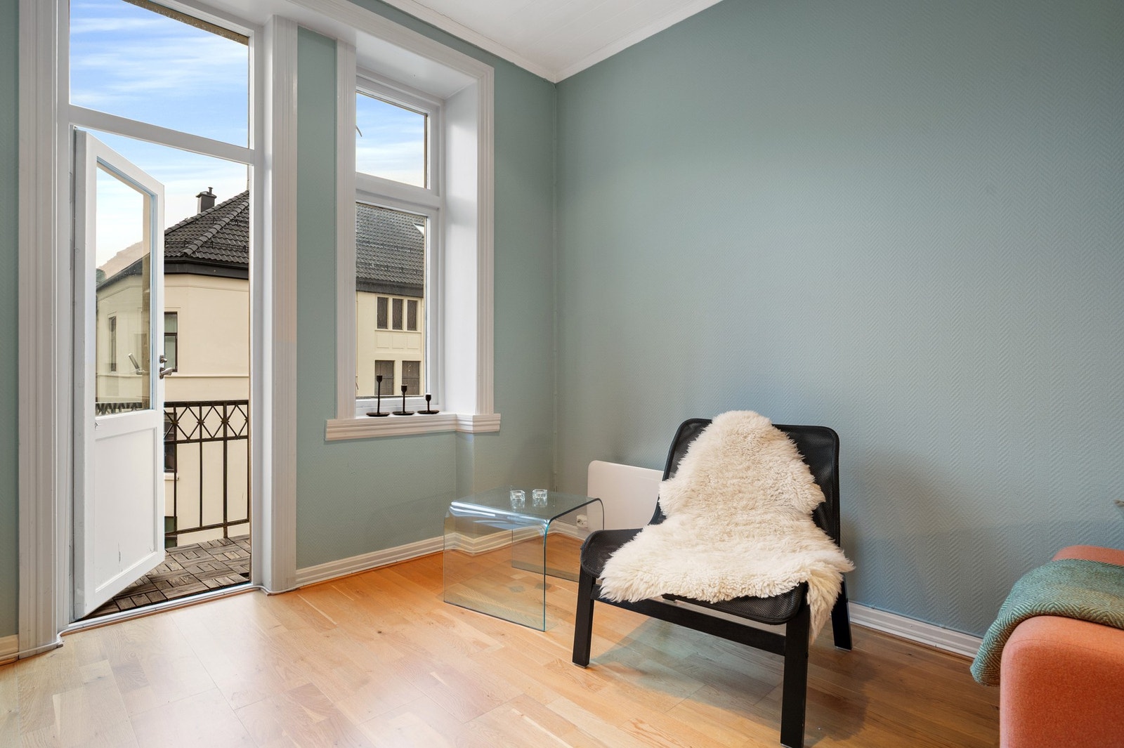 Fra stuen har man direkte utgang til flott balkong. Galleribilde