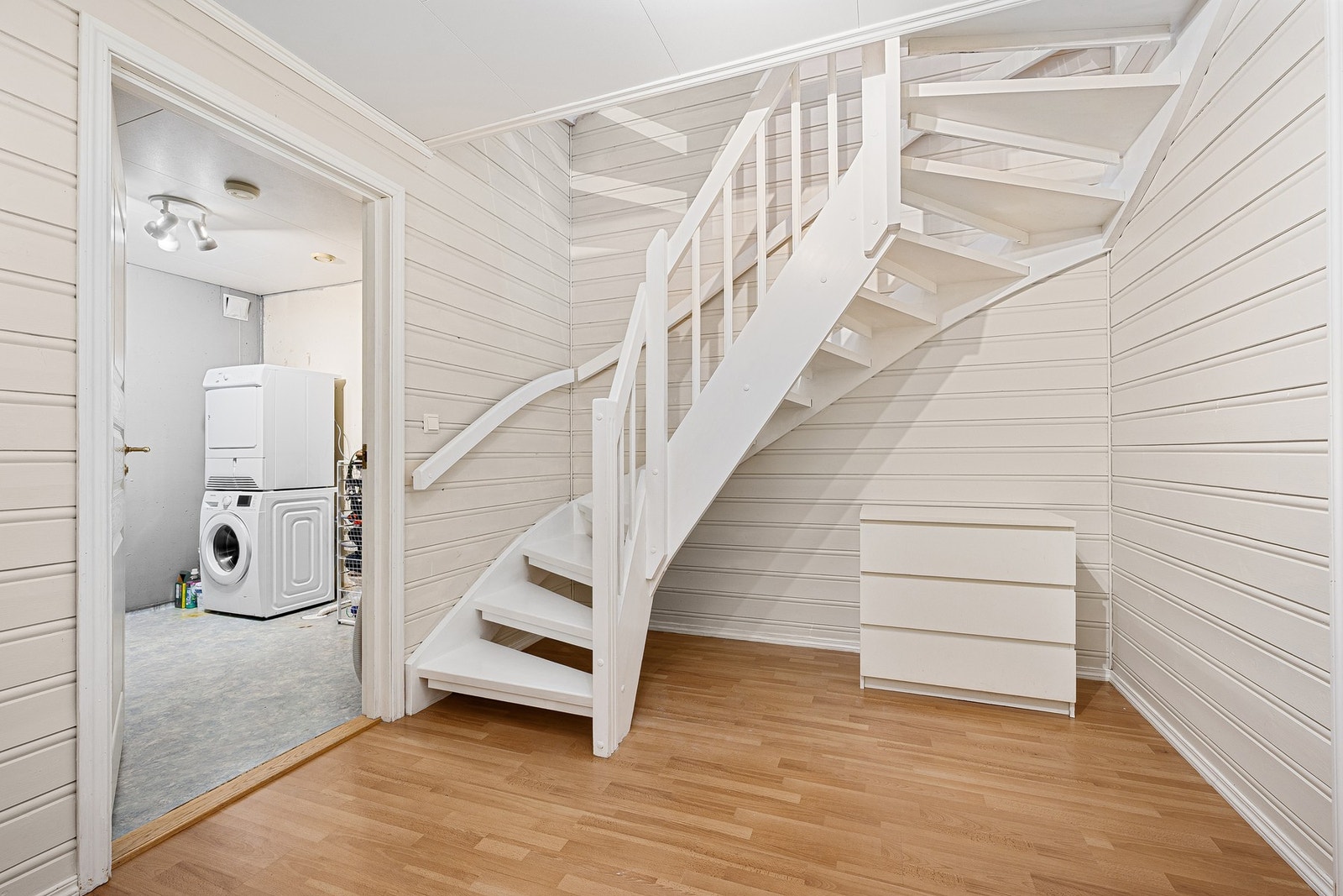 Vi tar turen ned til boligens kjelleretasje. Galleribilde