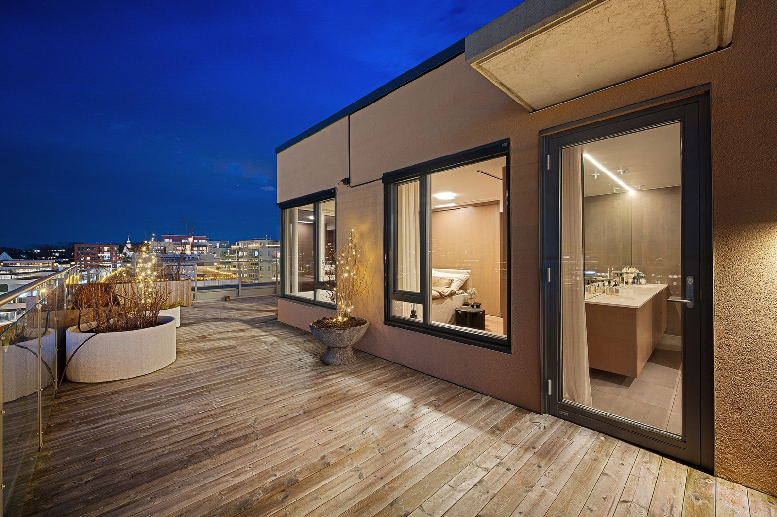 Man har også direkte utgang til takterrassen fra det ene baderommet. Galleribilde