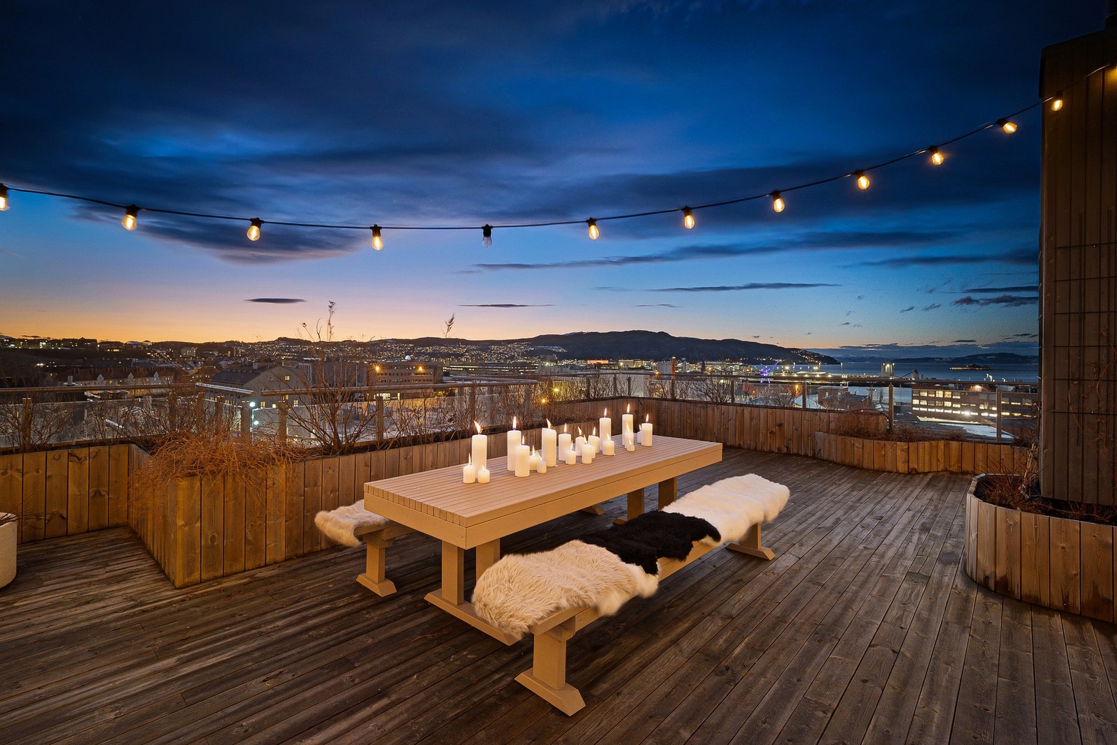 Fantastisk takterrasse som er på hele 265 kvadratmeter. Galleribilde