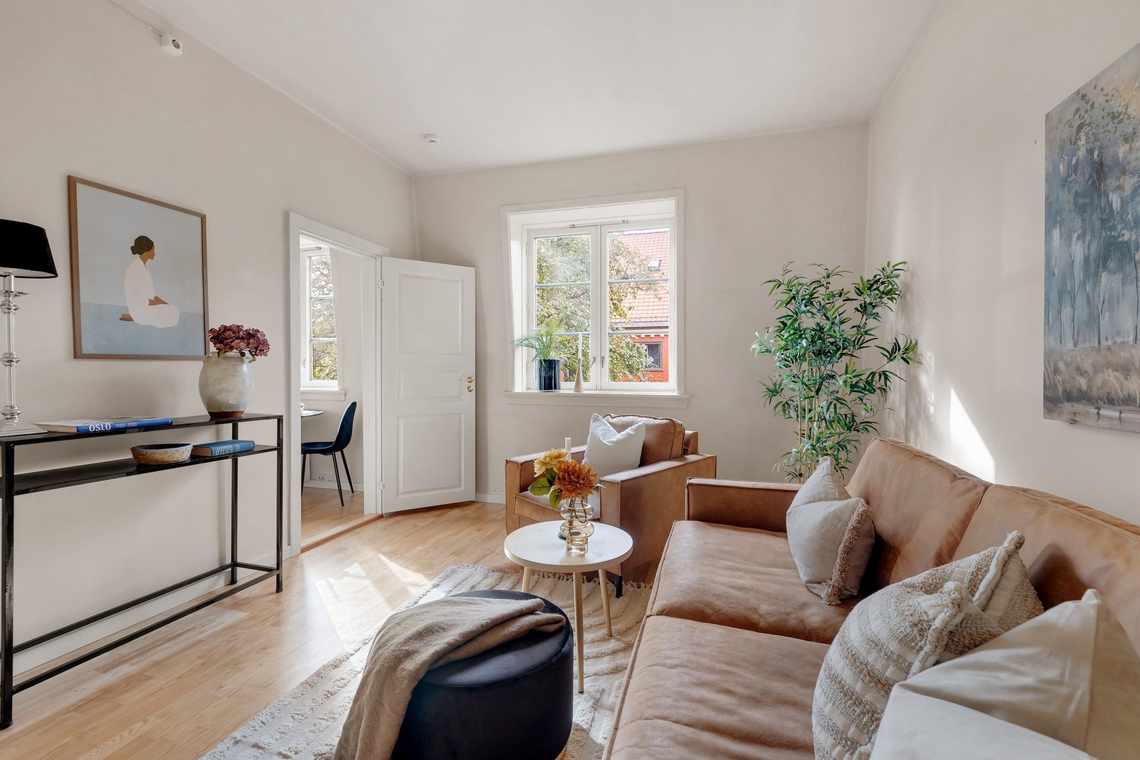 Pen 3. roms beliggende "midt i smørøyet" med umiddelbar nærhet til det meste man behøver i hverdagen. Galleribilde