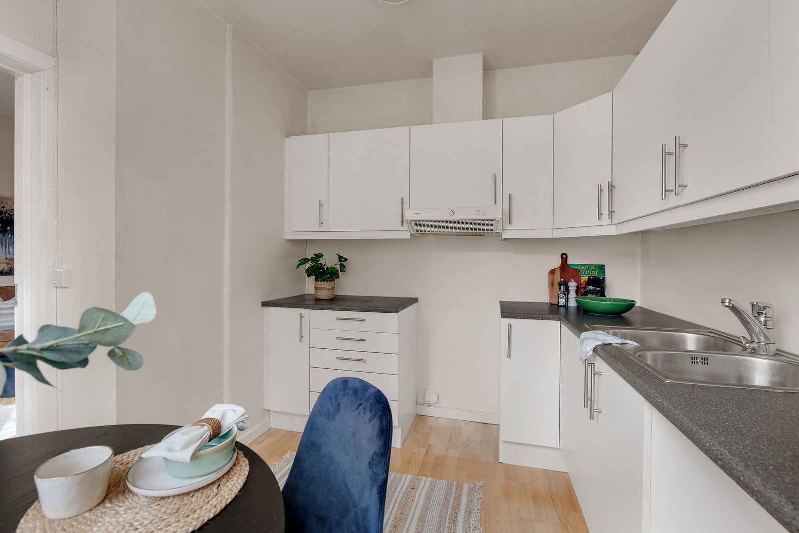 Norema kjøkkeninnredningen, det er opplegg for oppvaskmaskin. Galleribilde