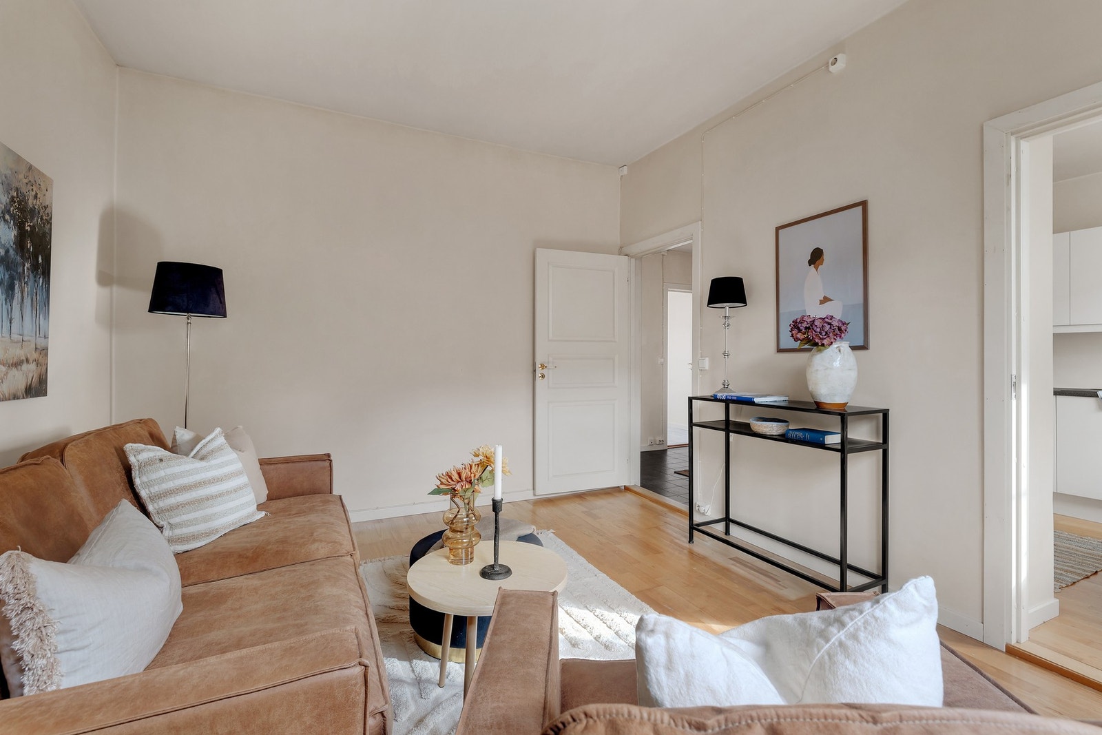 I stuen er det renovert pipeløp, så det er mulig og installere peisovn. Galleribilde