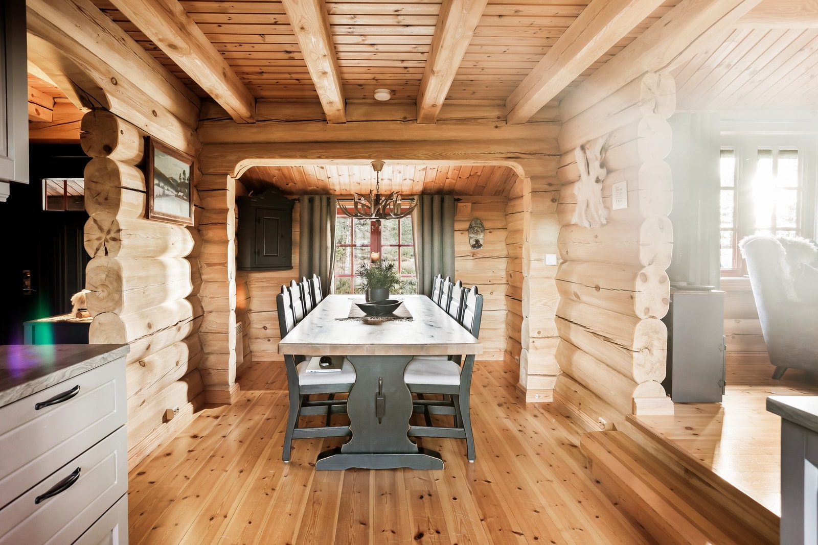 God plass til spisegruppe på kjøkkenet. Galleribilde