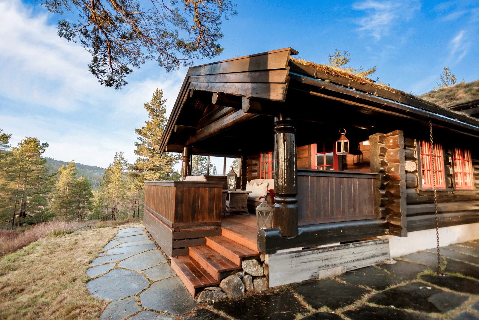 Solrik terrasse som er en fin oppholdsplass. Galleribilde