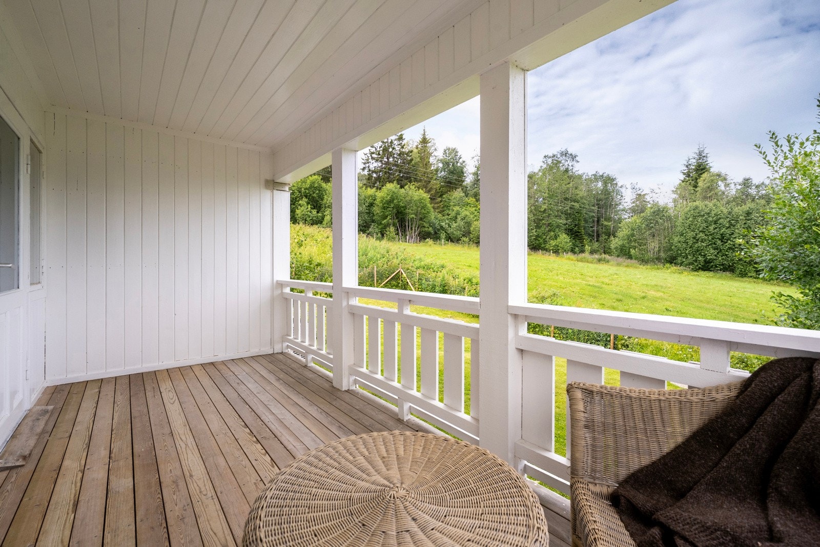 Her er det perfekt å nyte sene sommerkvelder uansett vær Galleribilde