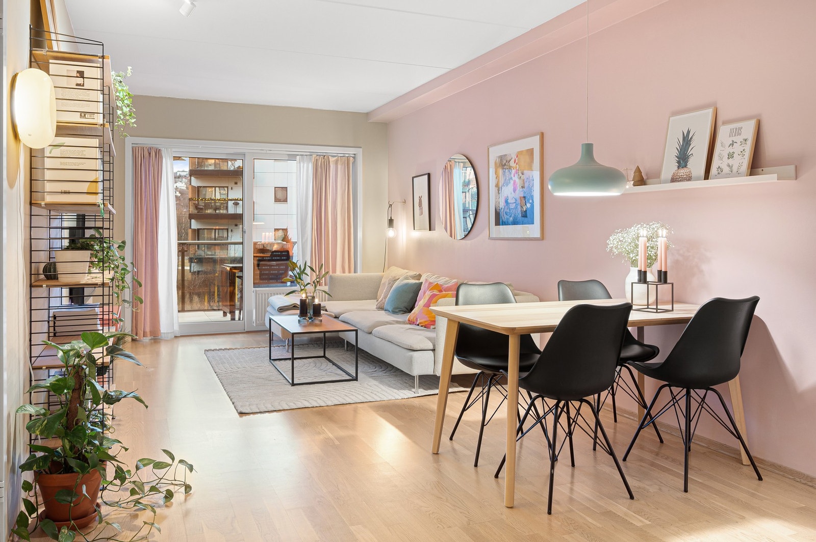 Leiligheten har både fjernvarme og balansert ventilasjon, noe som gir leiligheten et sunt og godt inneklima. Galleribilde