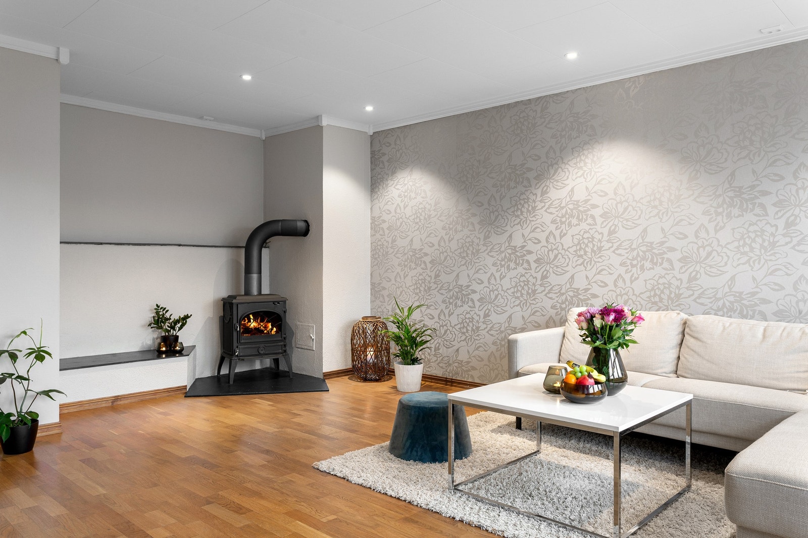 Oppvarming via vedovn og panelovn Galleribilde