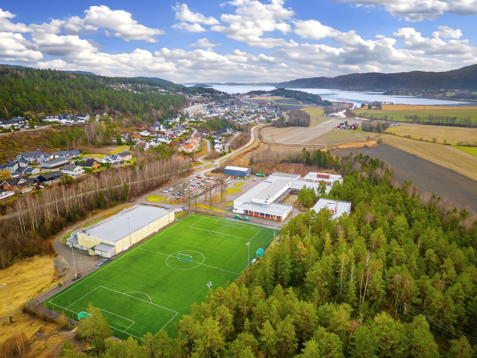 Det er kort vei til bademuligheter i Sandebukta Galleribilde