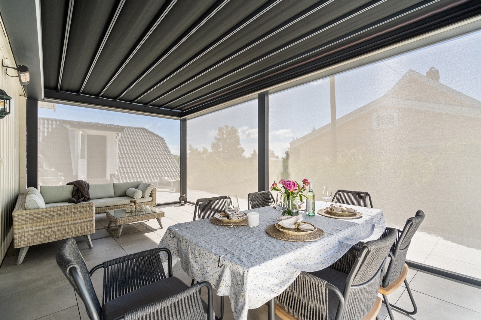 Praktisk der du kan kjøre ned tak og vegger etter behov. Galleribilde