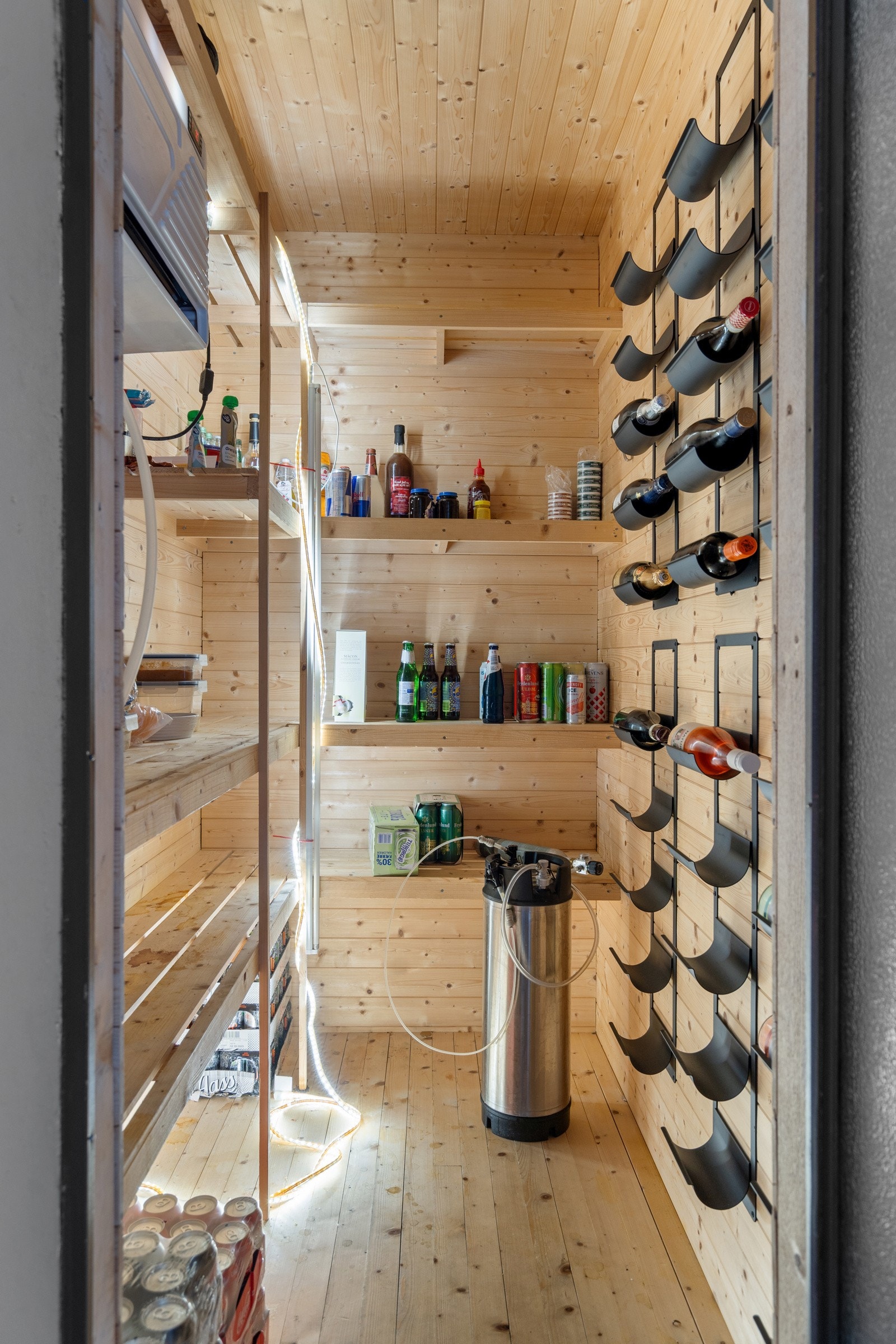 Praktisk kjølerom i ifb med kjøkken og vaskerommet Galleribilde