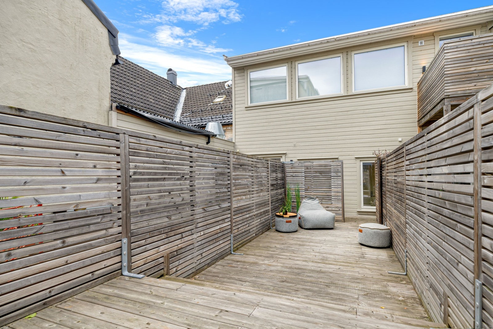 Midt i sentrum med god uteplass. Galleribilde