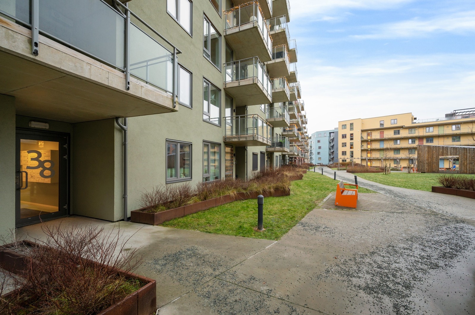 Leiligheten ligger sentralt med nærhet til flere dagligvarebutikker. Galleribilde