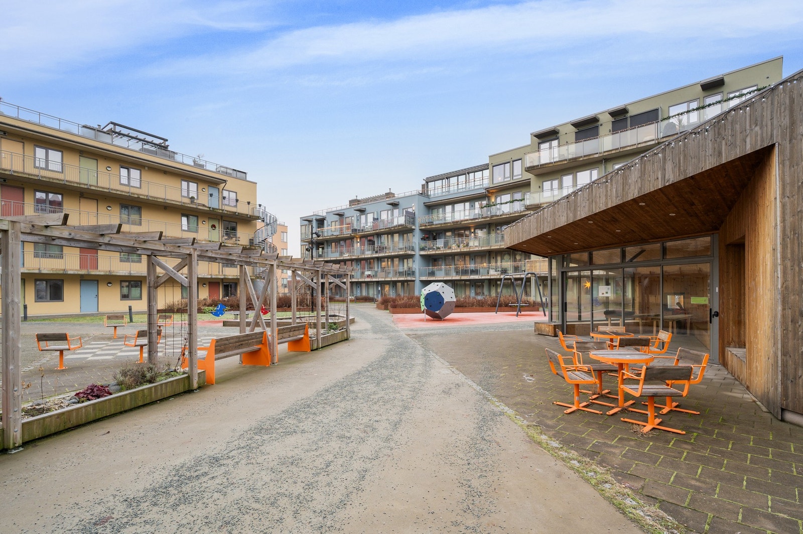 Fine fellesarealer for beboerne i skjermet tun. Galleribilde