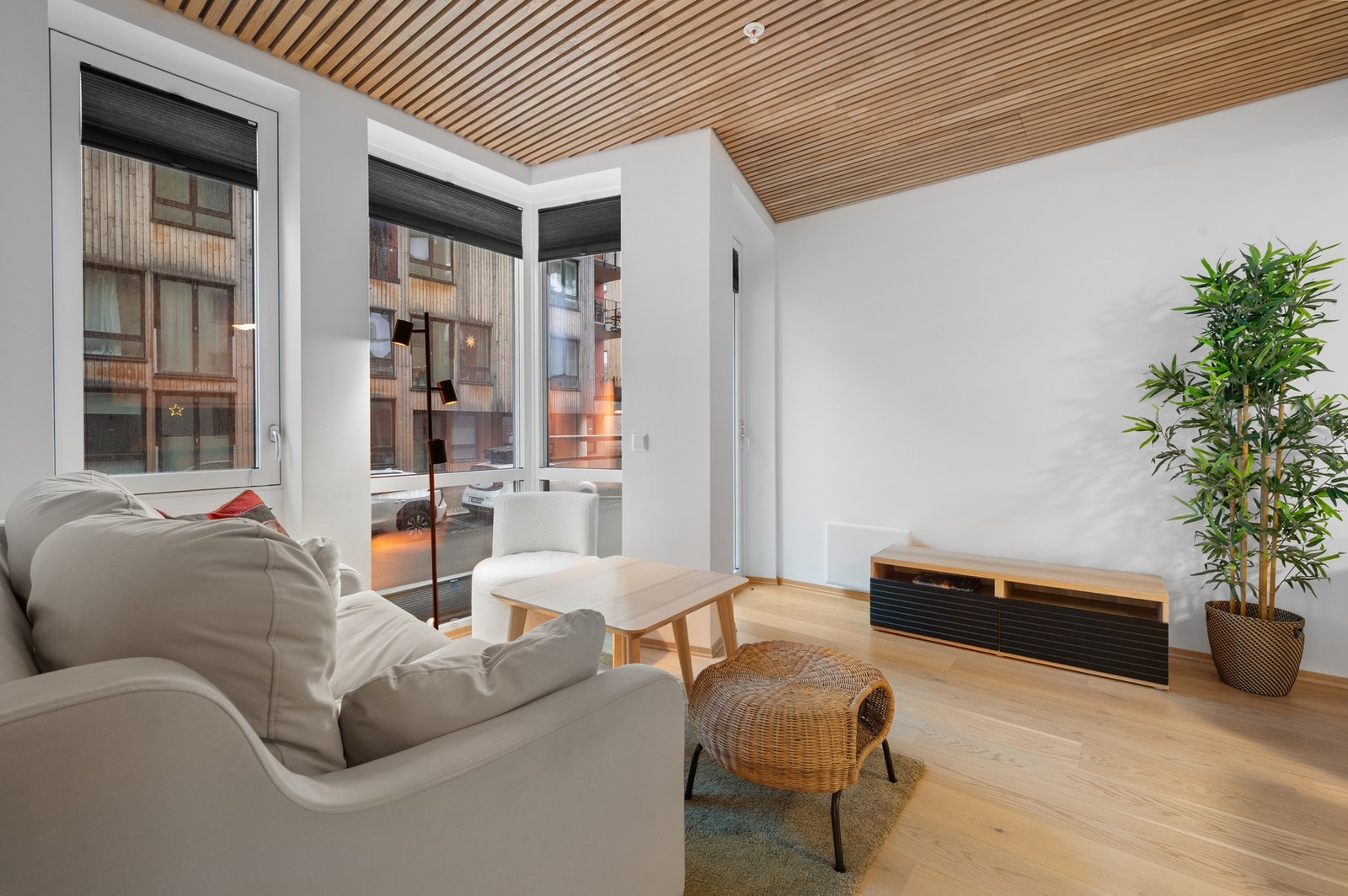 Her får du en moderne 2-roms leilighet fra 2021 i tidsriktige og fine materialvalg. Galleribilde