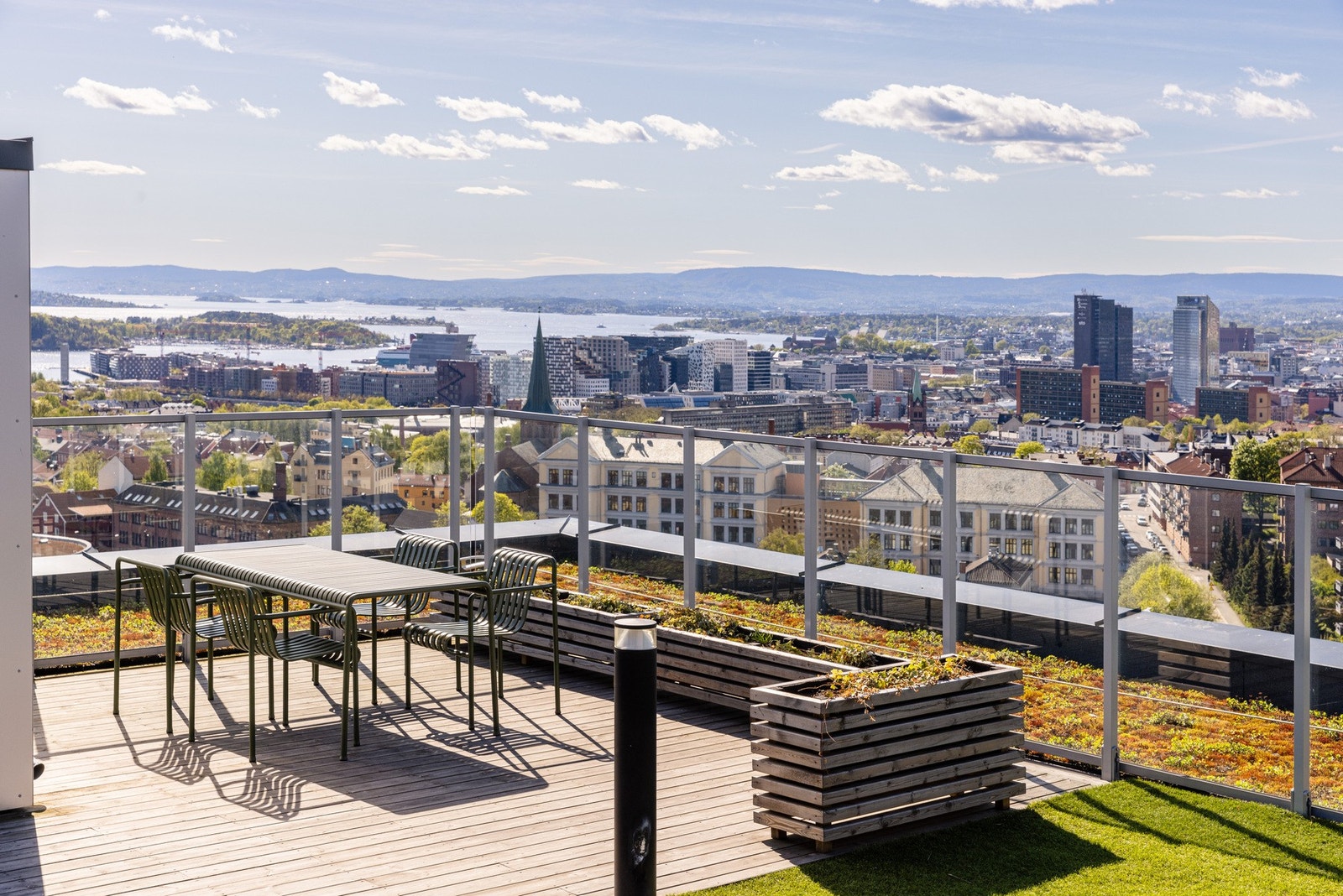 I 17 etasje ligger en felles takterrasse med fantastisk utstikt! Galleribilde