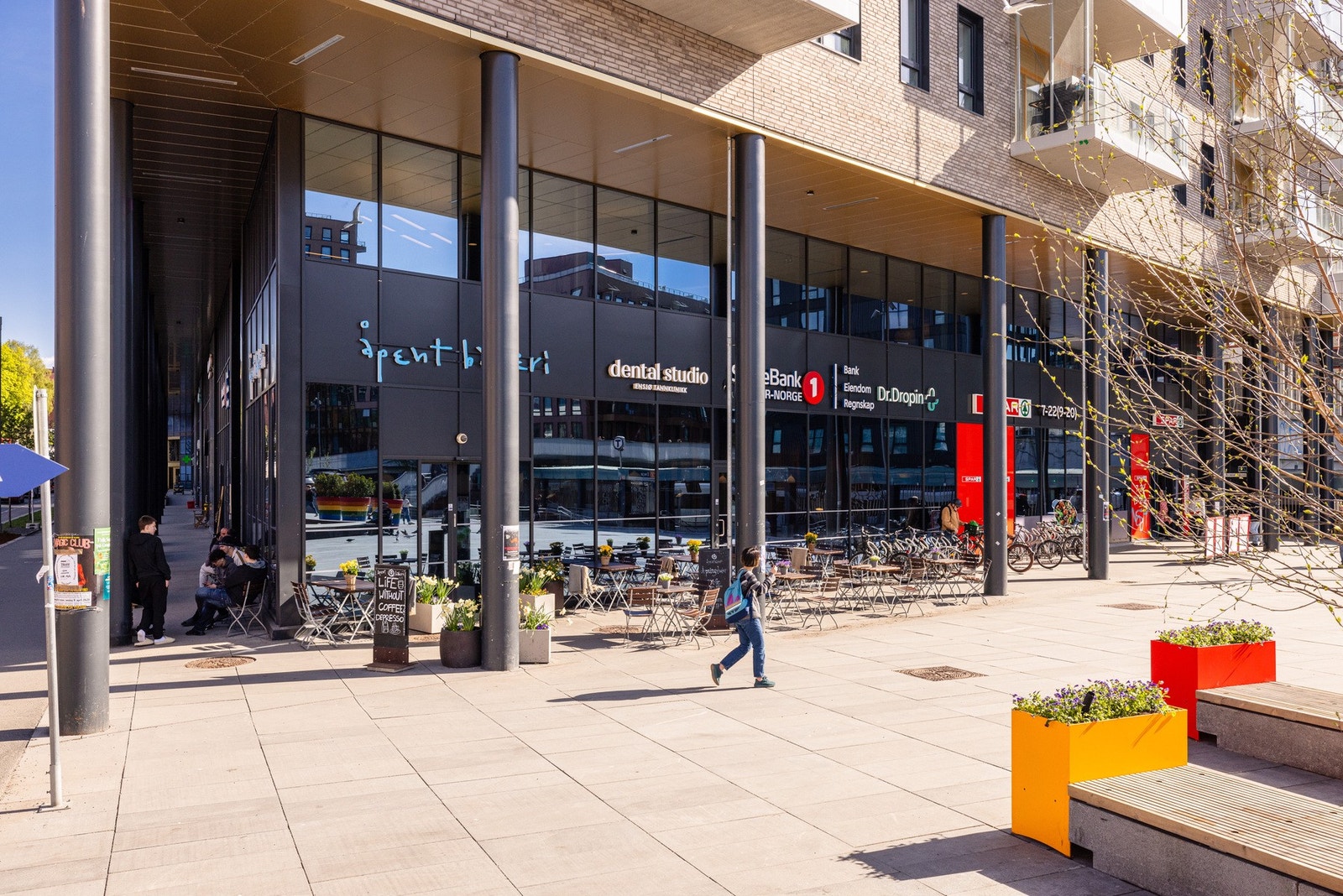 Ensjø torg har alt man behøver av servicetilbud i det daglige. Hit kan man nærmest gå tørrskodd fra leiligheten. Galleribilde