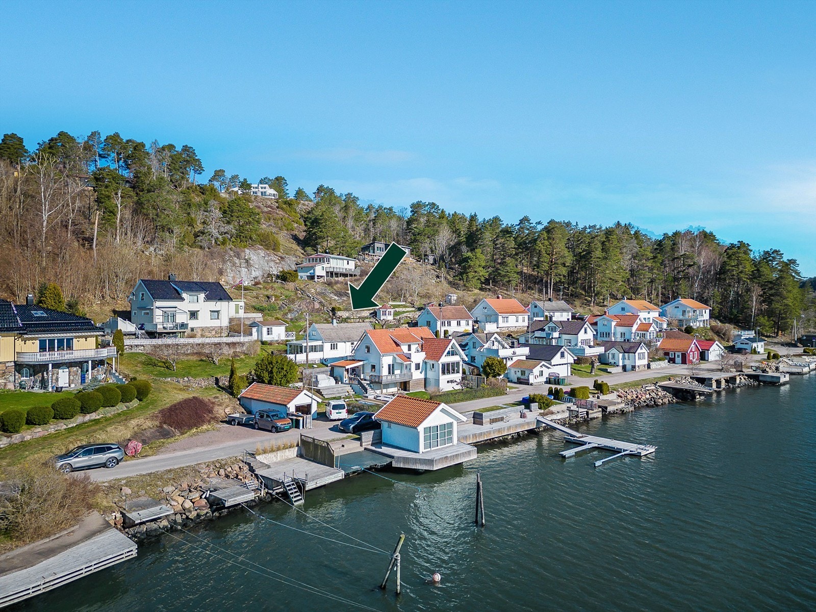 Koselig hytte med utsikt mot skjærgården og bryggeplass Galleribilde