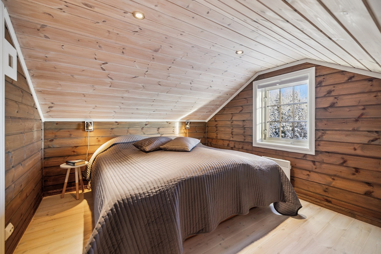 Disponibelt rom i loftsetasjen som i dag er brukt som soverom. Galleribilde