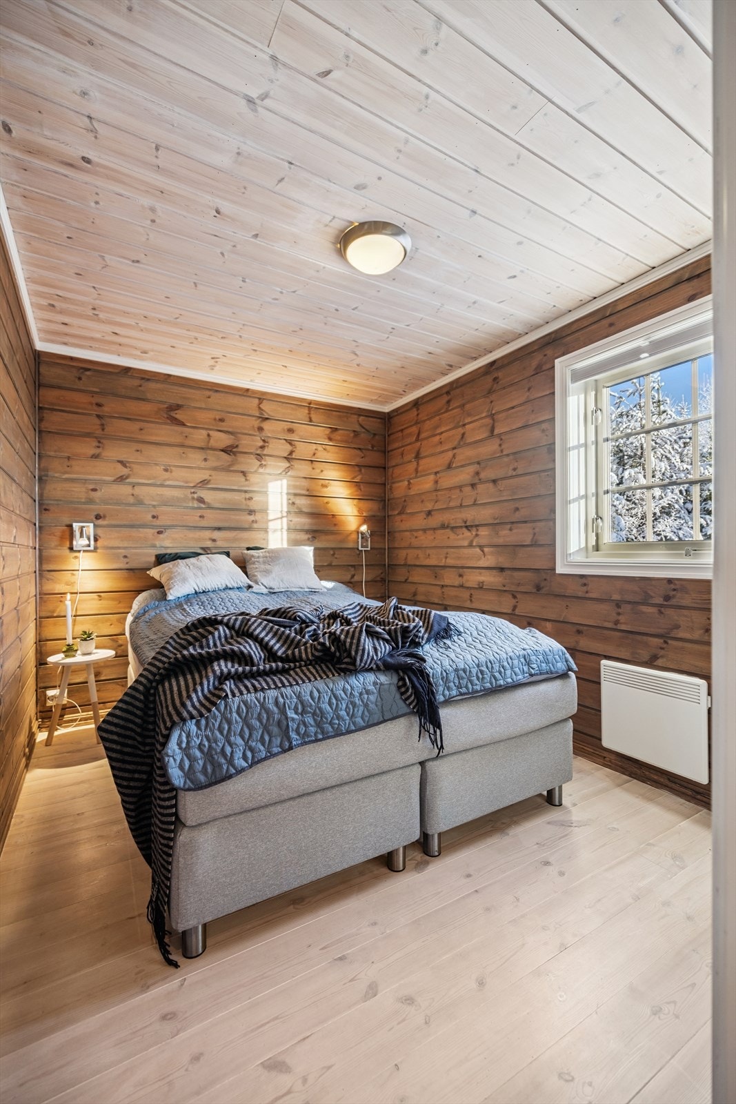 Rommet har plass til dobbeltseng og er holdt i lyse, behagelige farger. Galleribilde