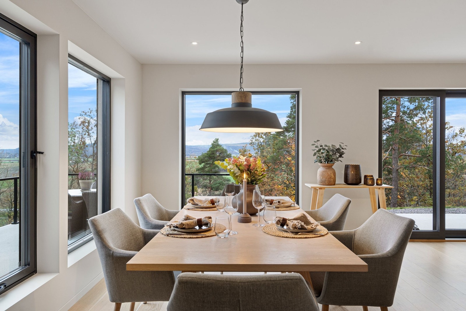 God plass til spisegruppe Galleribilde