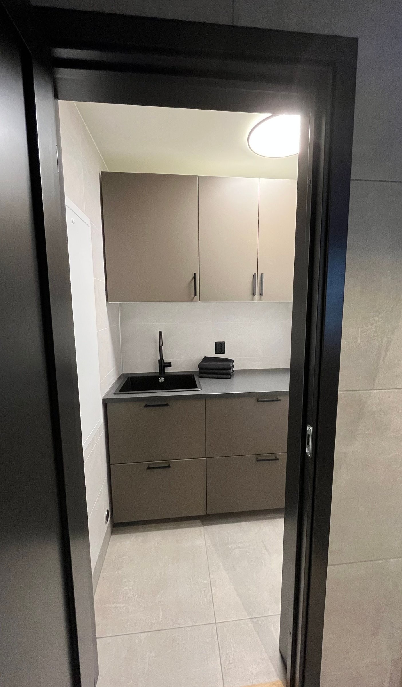 Vaskerom med tekniske funksjoner i tilknytning til bad i 2. etg. Galleribilde