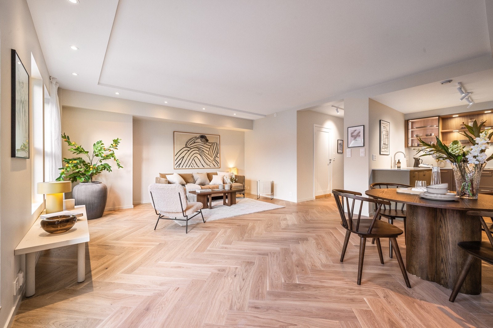 Legg merke til det lekre fiskebeinspakrettgulvet. Galleribilde