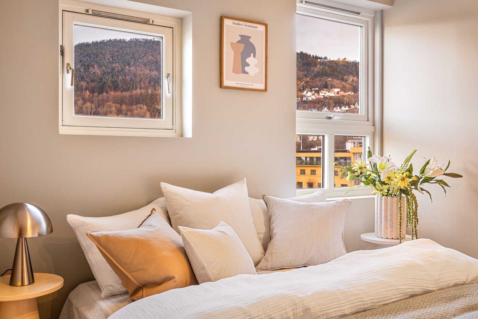 Begge soverommene har flott utsikt mot Fløyen og Bryggen. Galleribilde