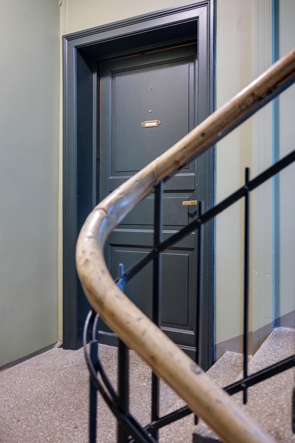 Hva skjuler seg bak denne døren? Velkommen inn i en leilighet utenom det vanlige! Galleribilde